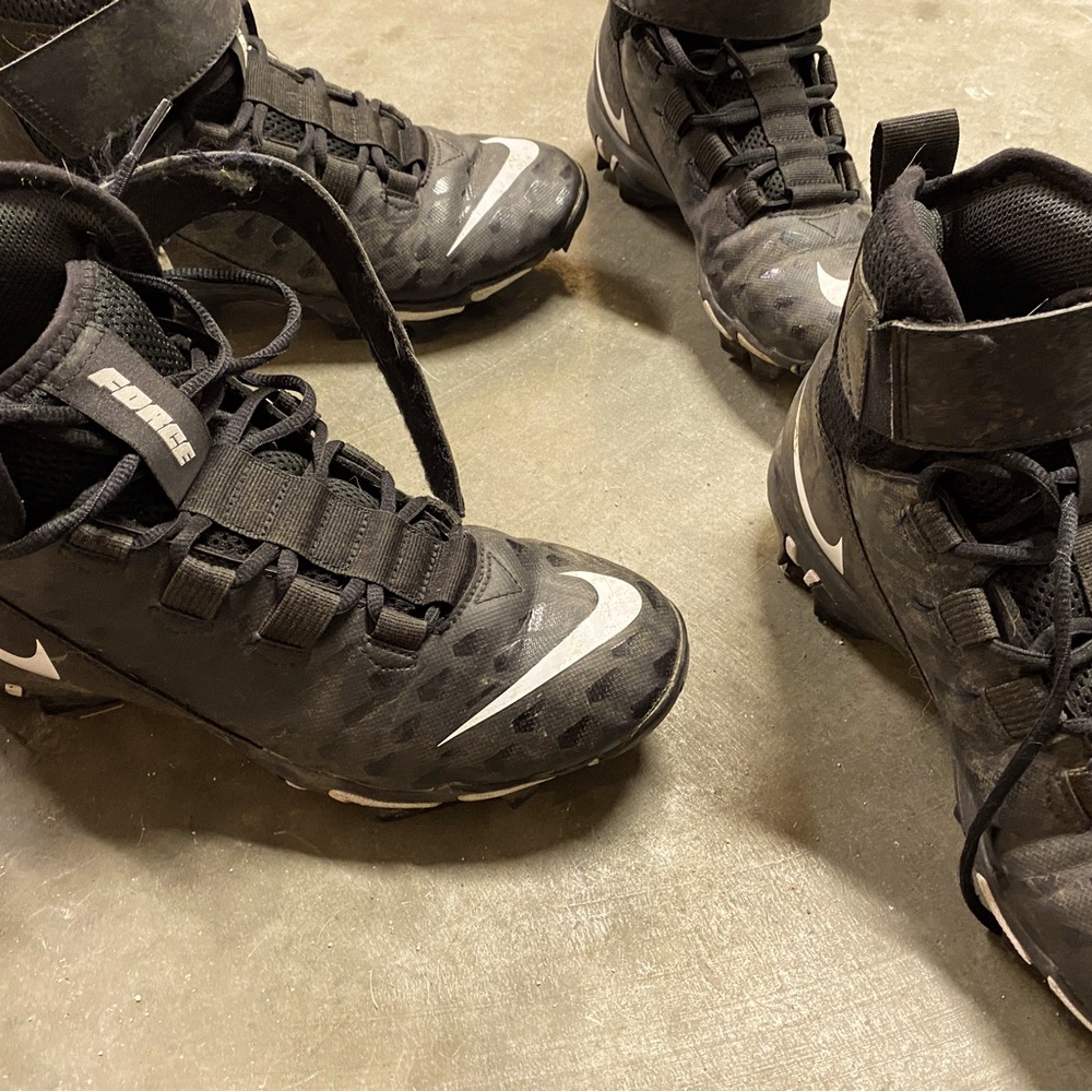 2 pairs of Nike Men’s Shark Savage football cleats size 8. Barely worn!